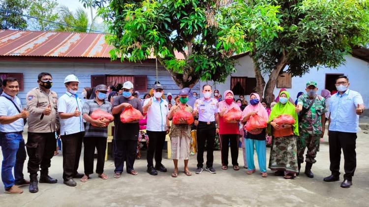 70 Warga Kelurahan Simpang Tiga Pekan Perbaungan Dapat Sembako