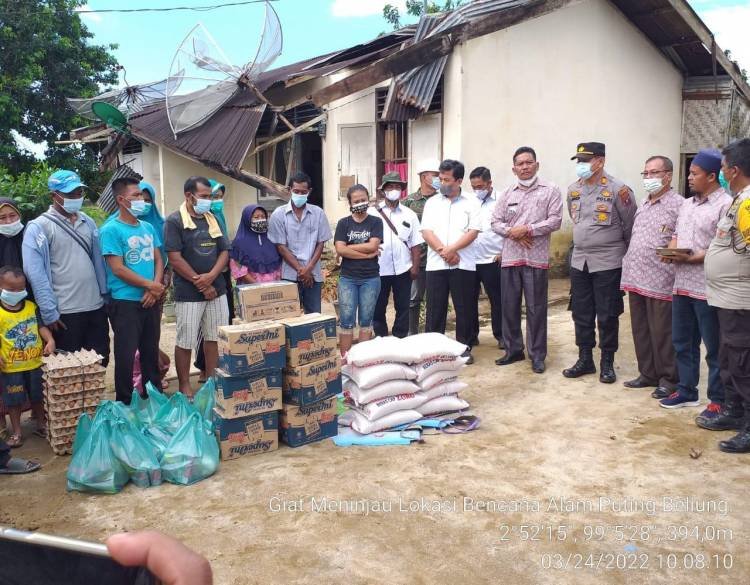 Korban Angin Puting Beliung Desa Kasindir Terima Bantuan Sembako