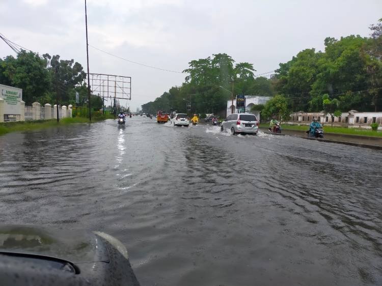 Diguyur Hujan, Sejumlah Ruas Jalan di Medan Estate dan Medan Tembung Banjir 