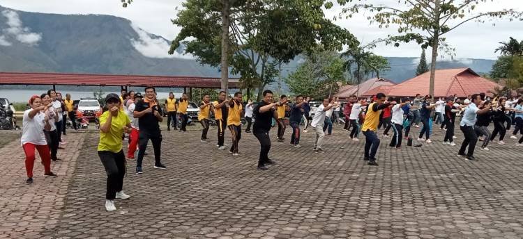 Bupati dan Kapolres Samosir Senam Pagi Bersama ASN 