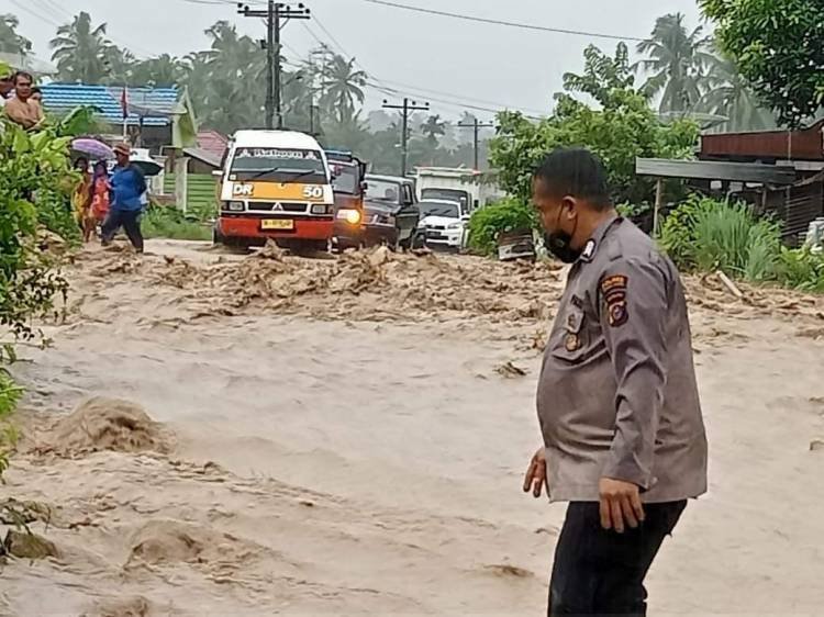 Banjir di Jalan Nasional Mardingding Karo, Arus Lalulintas Macet