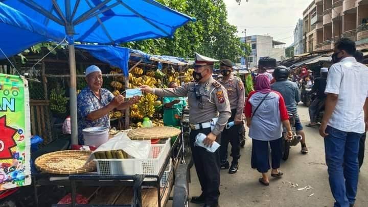 Cegah Penyebaran Covid-19 di Pasar, Satlantas Polres Labuhanbatu Imbau Masyarakat Tetap Pakai Masker