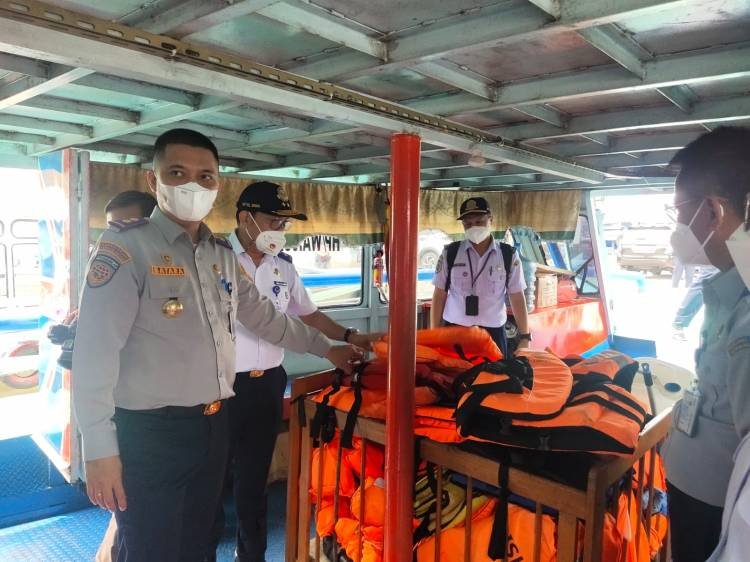 Kemenhub Cek Kesiapan Kapal Tradisional di Danau Toba