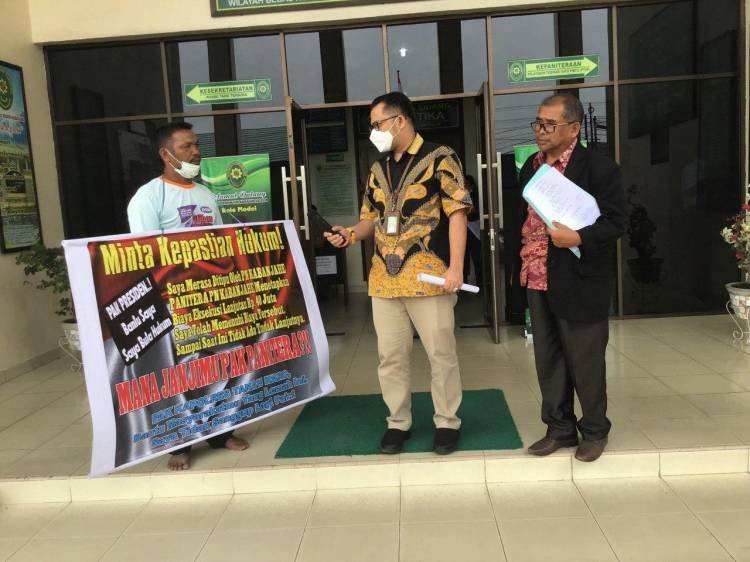 Abdiel Perangin-angin Demo Tunggal ke PN Kabanjahe Tuntut Pelaksanaan Eksekusi