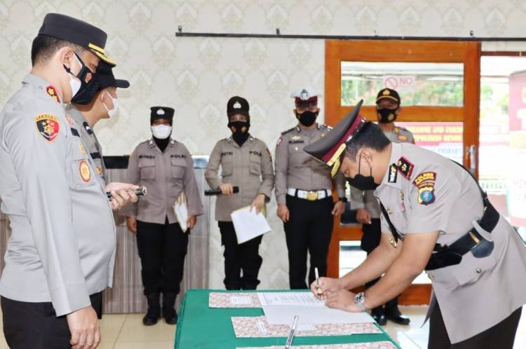 Kapolres Pimpin Sertijab Waka Polres, Kabag Ren dan Kasat Samapta Polres Padangsidimpuan