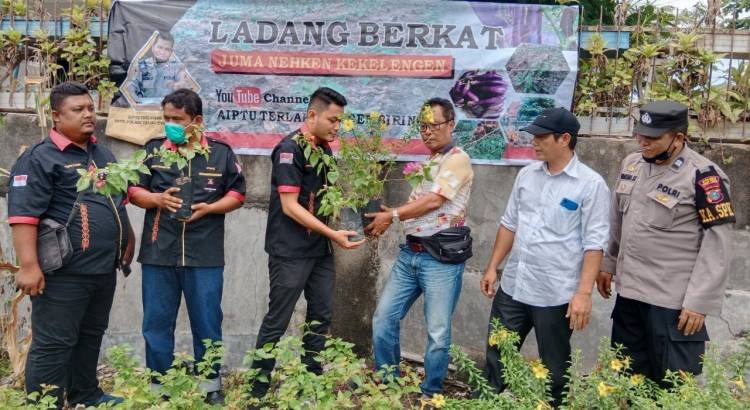 DPD PMS Tebingtinggi Serahkan Ratusan Bibit Bunga ke Pokdarwis Simalungun