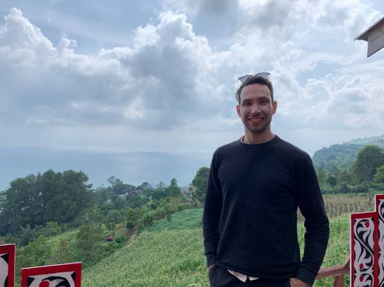 Berlibur ke Danau Toba, Bule Asal Australia: Ini Tempat Terindah di Indonesia