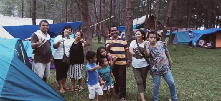 Jemaat Gereja Advent Distrik Sibolga Berkemah di Tepi Laut