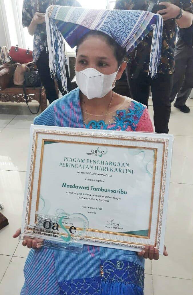 Guru Honorer Simalungun Dapat Penghargaan di Hari Kartini