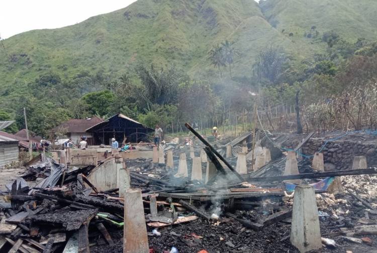 Lima Rumah Hangus Terbakar di Dusun Bage Simalungun