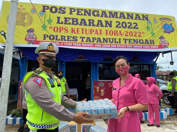 Ketua Bhayangkari Tapteng Kunjungi Pos Pam 
