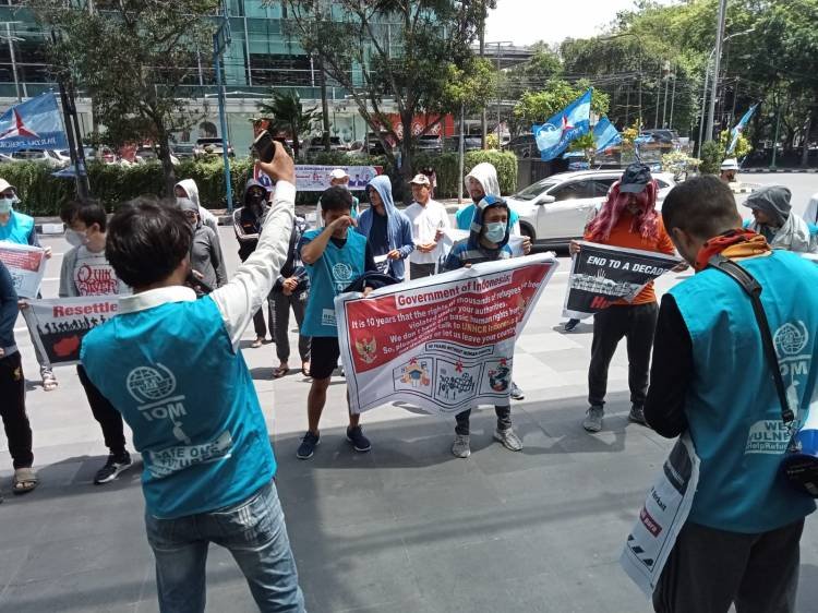 Pengungsi Asal Afganistan Unjuk Rasa di Depan UNHCR Medan