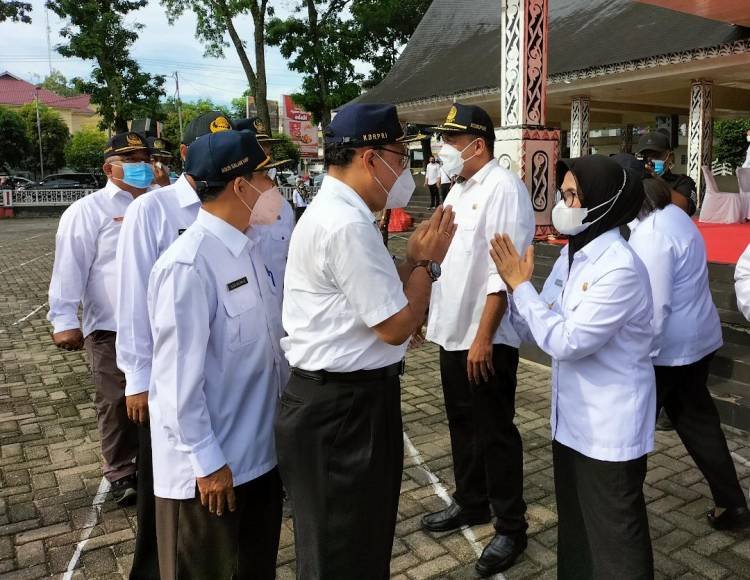 Plt Wali Kota Pematangsiantar Gelar Apel Gabungan Perdana dan Halal Bihalal