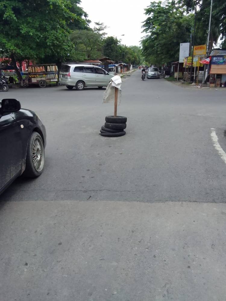 Perempatan Jalan Madong Lubis Berlubang, Warga Kisaran Timur Harapkan Perbaikan