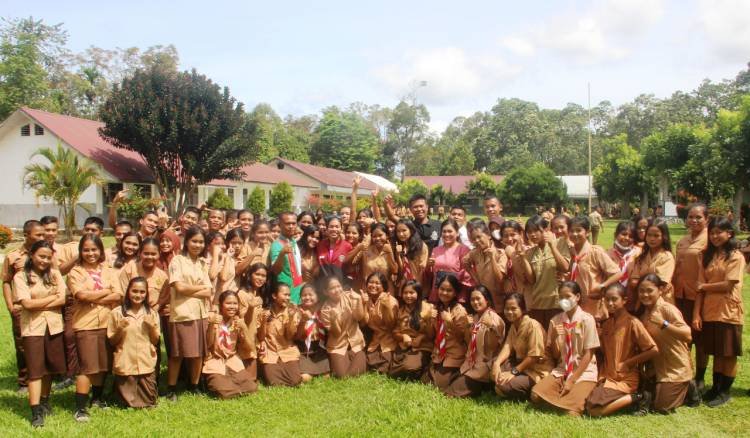 Kunjungi Almamater, Odekta Naibaho Motivasi Siswa SMAN 1 Siempat Nempu