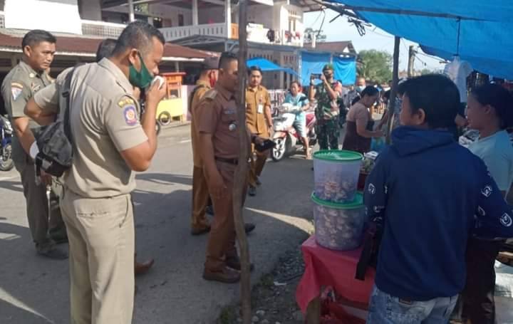 Camat Mandrehe Ajak Pedagang Tidak Berjualan di Pinggir Jalan