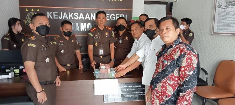 Terdakwa Kembalikan Rp 200 Juta Kerugian Negara ke Kejari Samosir