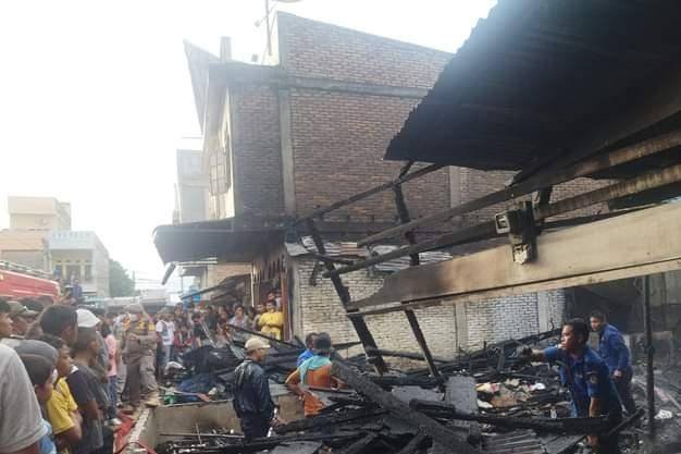 3 Rumah Semi Permanen Terbakar di Pasar Laguboti