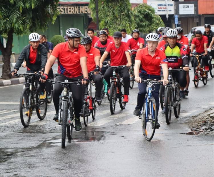 Kapolrestabes Medan Gowes Bersama Bobby Nasurion Sekaligus Sapa Warga