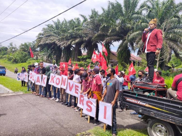 Himapsi Demo ke DPRD Simalungun Tolak Konversi Kebun Teh Sidamanik