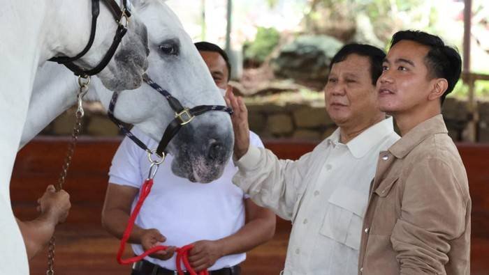 Prabowo dan Gibran Berkuda Bareng di Hambalang