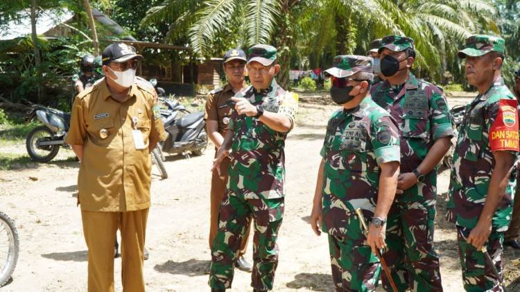 Plt Bupati Langkat dan Aspers Mabes TNI AD Tinjau Jalan Baru 3 Km Program TMMD