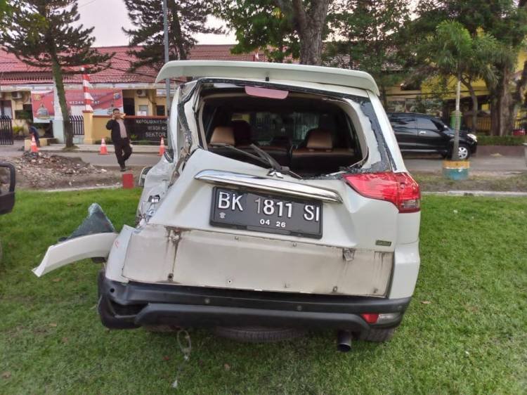 KA Tabrak Pajero di Medan, 2 Orang Terluka