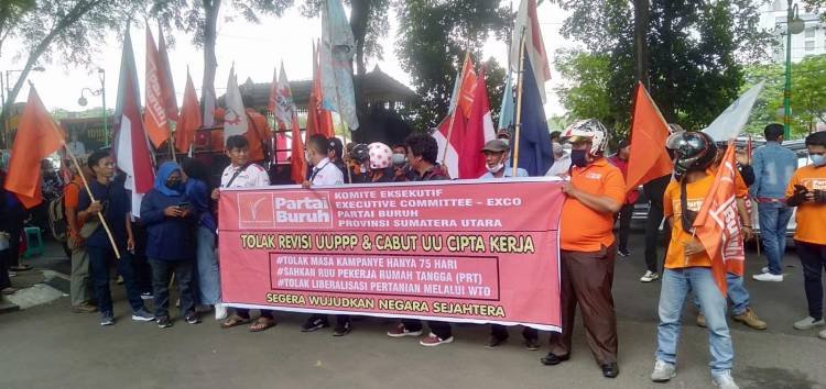 Massa Buruh Unjuk Rasa ke DPRD SU Tolak Masa Kampanye Pemilu 75 Hari