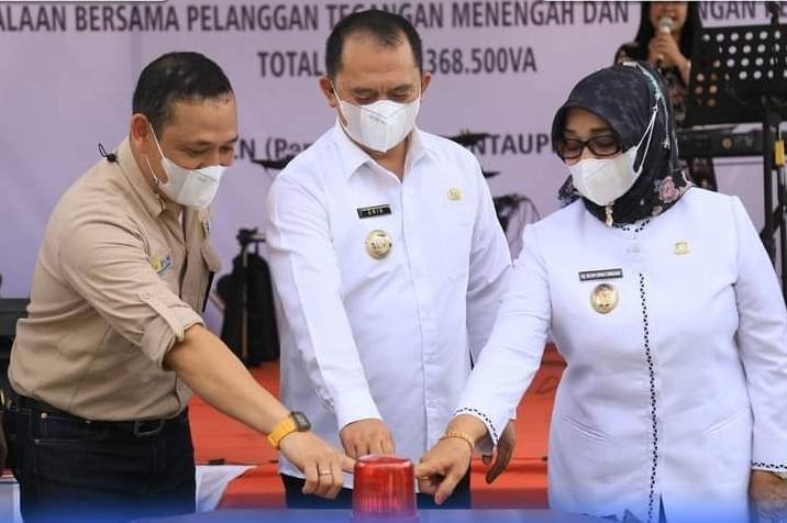 Penyalaan Pelanggan PLN Tegangan Menengah dan Tegangan Rendah di Rantauprapat Diresmikan