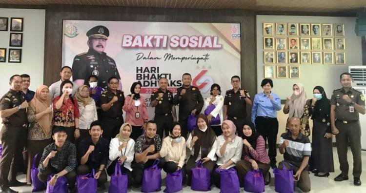 HBA ke-62, Kejari Deliserdang Beri 100 Paket Pangan kepada Yatim Piatu dan Tenaga Honorer