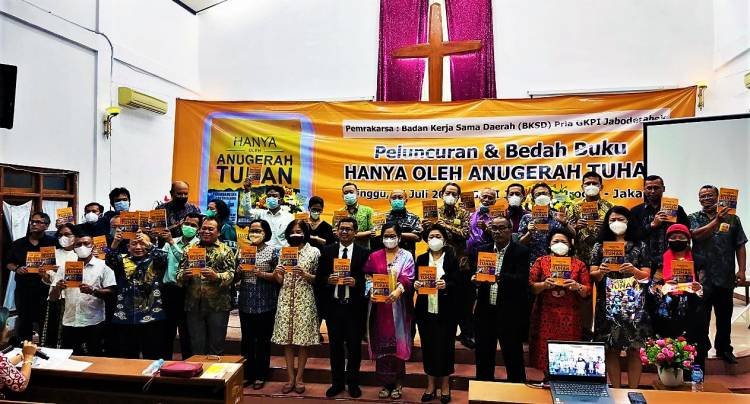 Pdt Dr Jhon PE Simorangkir Luncurkan Buku “Hanya oleh Anugerah Tuhan, Identitas Lutheran Gereja Batak”