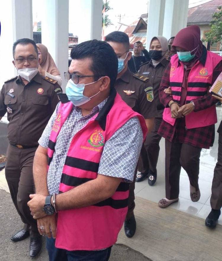 Kejari Tahan Bendahara dan Kadis Kesehatan Padangsidimpuan