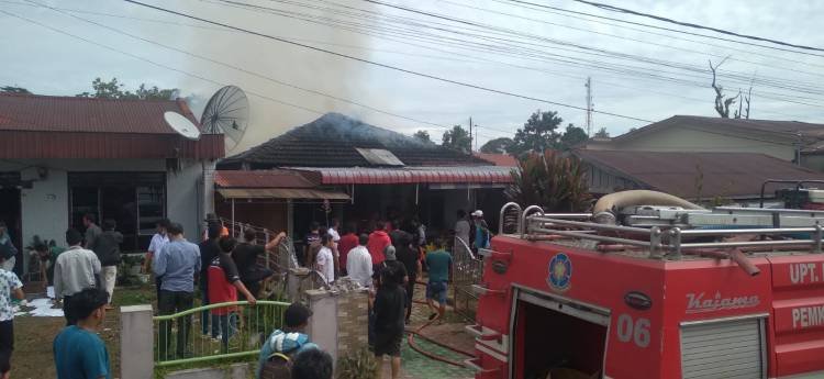 Satu Rumah Terbakar di Jalan Pemuda Sidikalang