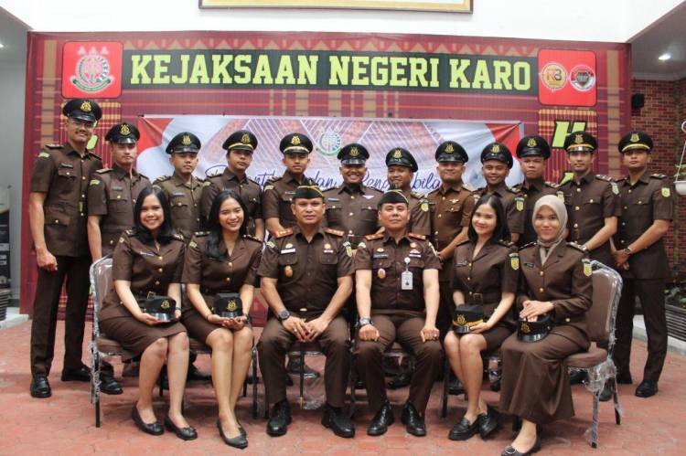Kajari Karo Lantik 16 CPNS Tahun 2021