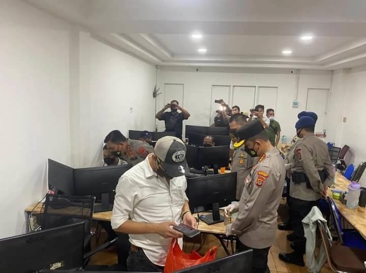 Kapolda Sumut Pimpin Pengerebekan Lokasi Pengendali Judi Online Terbesar di Kompleks Perumahan Elit