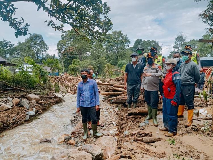 Kapoldasu Tinjau Bencana Alam Tanah Longsor dan Banjir Bandang di Lumbanjulu