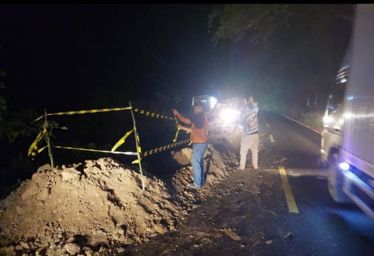 Ruas Jalinsum Parapat Nagori Pondok Bulu Longsor