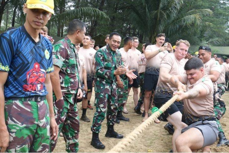 TNI AD Adu Tarik Tambang dengan Tentara AS di Balikpapan