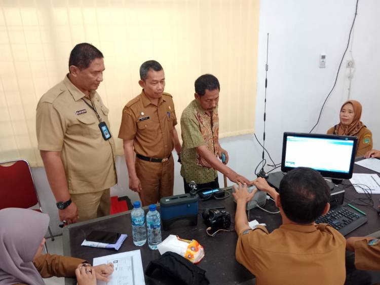 Disdukcatpil  Binjai Jemput Bola Pembuatan KTP bagi Gepeng