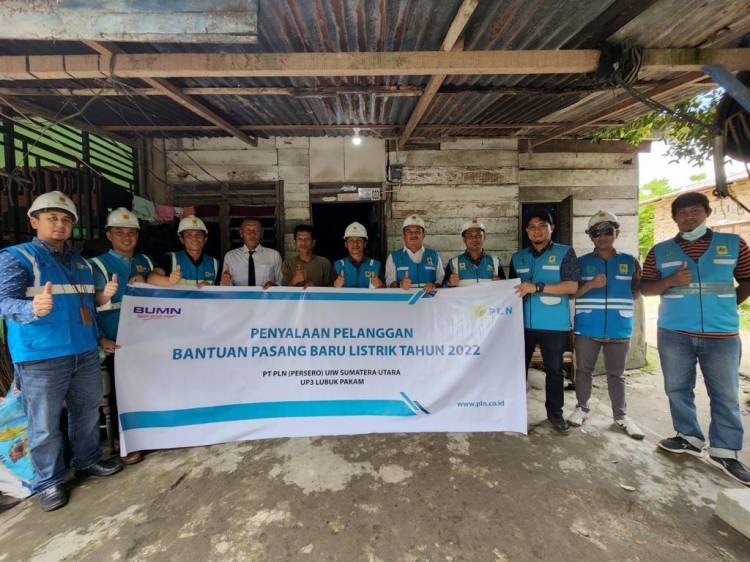 Meriahkan HUT ke-77 RI, PLN Sambung Listrik Gratis di 5.600 Rumah di Sumut