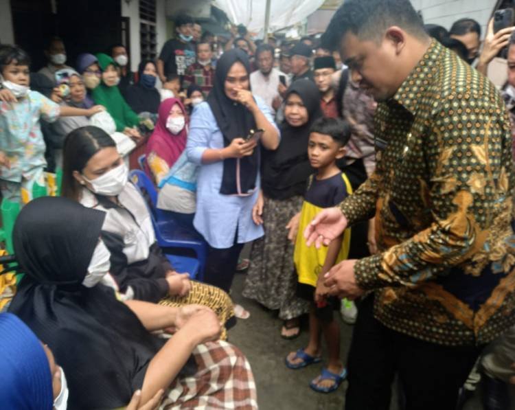 Wali Kota Medan Kunjungi Warga Korban Kebakaran di Belawan