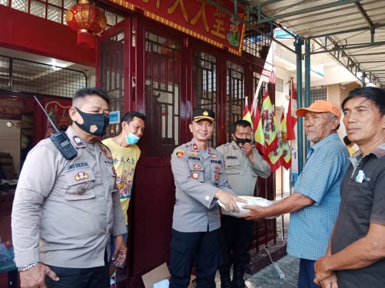 Pengurus Kelenteng Qi Thian Da Sheng Binjai Salurkan 1.000 Karung Beras kepada Masyarakat