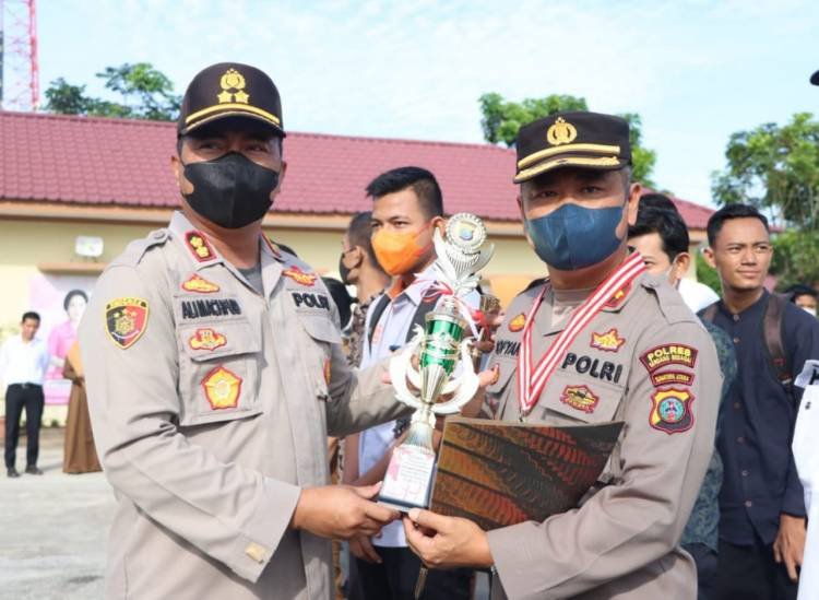 Kapolres Sergai Serahkan Hadiah Pemenang Lomba HUT ke-77 RI