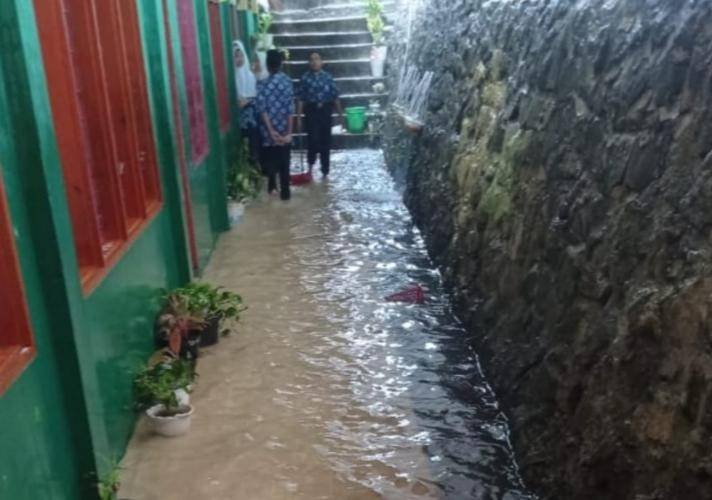 Sering Kebanjiran, 3 Ruang Kelas MTs Negeri 1 Labuhanbatu Retak-retak