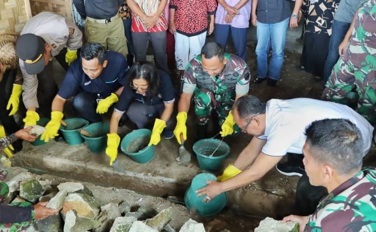 Bupati Simalungun Letakkan Batu Pertama Rehab RTLH