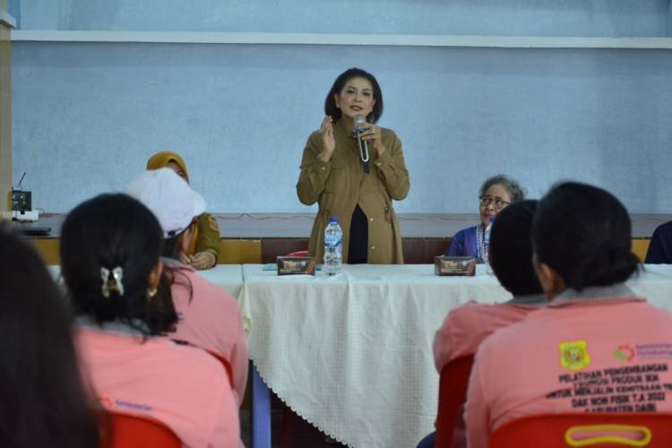 20 Petenun dari Silahisabungan Ikuti Pelatihan Pengembangan Produksi