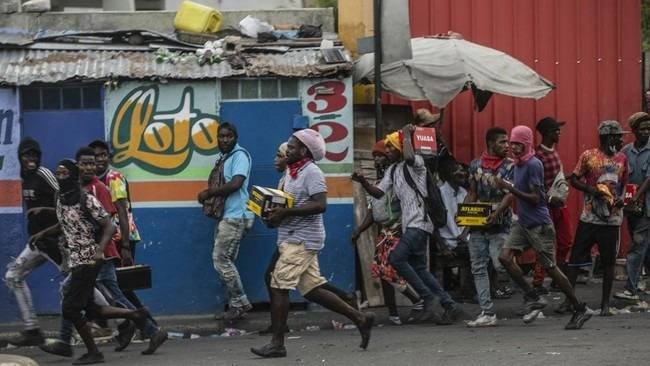 Warga Haiti Turun ke Jalan, Penjarahan Marak