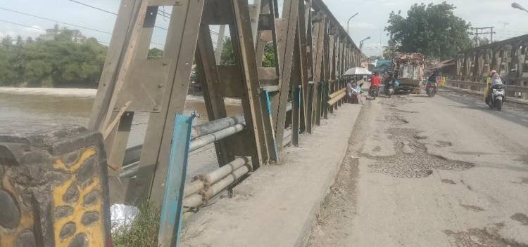 Miris, Besi Jembatan Sungai Bahbolon Banyak Hilang