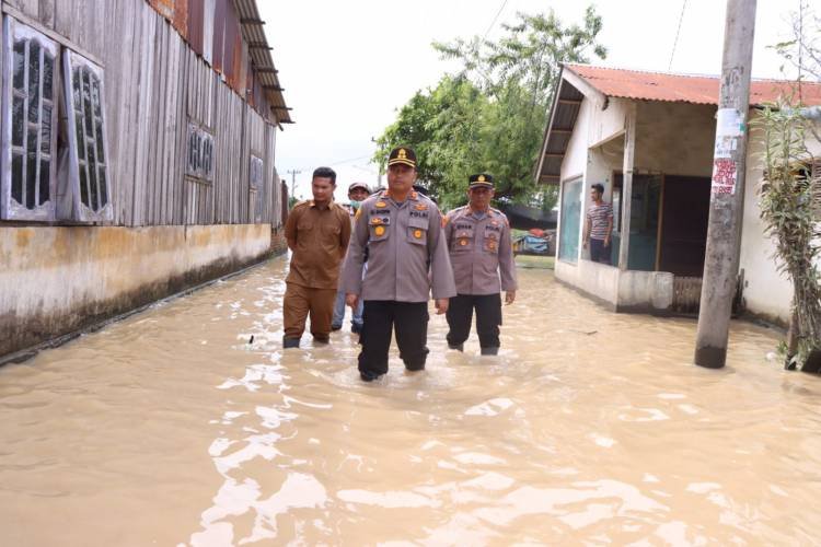 Kapolres Sergai Cek  Kondisi Banjir di Seirampah