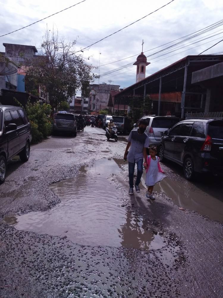 Jalan Hamka Kisaran Memprihatinkan